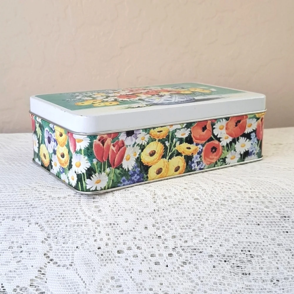 Small Vintage Tin Metal Hinged Storage Box Floral Bouquet Made in England
